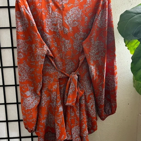 Women’s romper great colors for fall - Picture 3 of 4